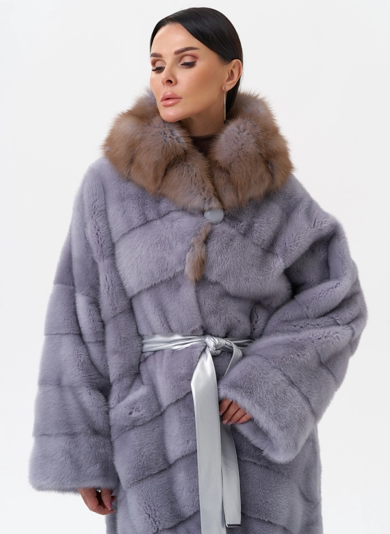 Норковая шуба с капюшоном из меха куницы