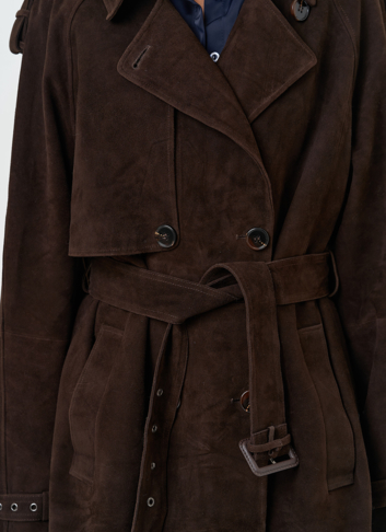 Длинный плащ из натуральной замши коричневого цвета