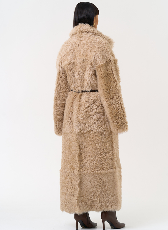 Женская двухсторонняя дубленка с декоративным поясом