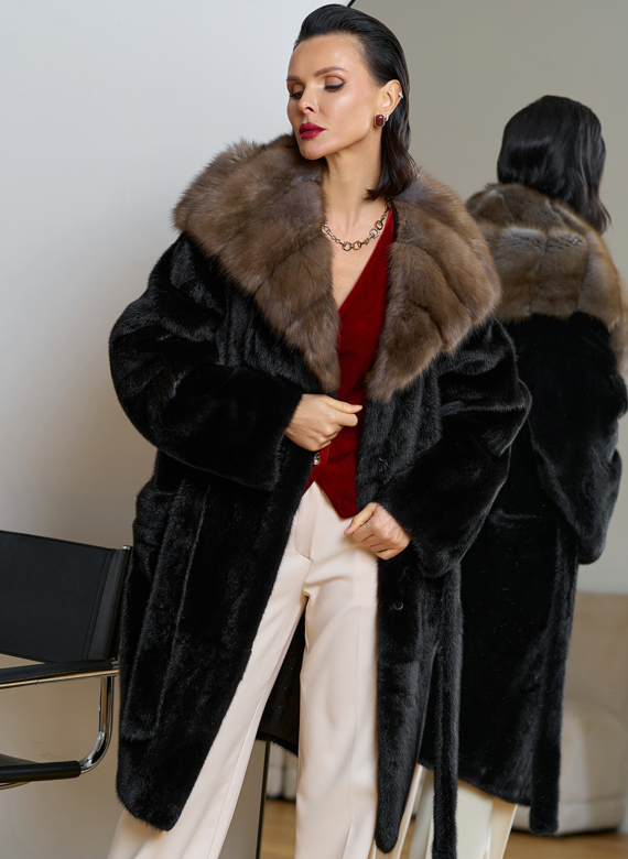 Норковая шуба с капюшоном из меха куницы