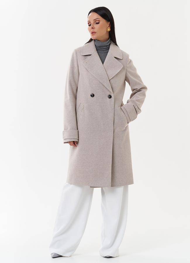Пальто бежевого цвета с английским воротником модель № 27682 меха малина