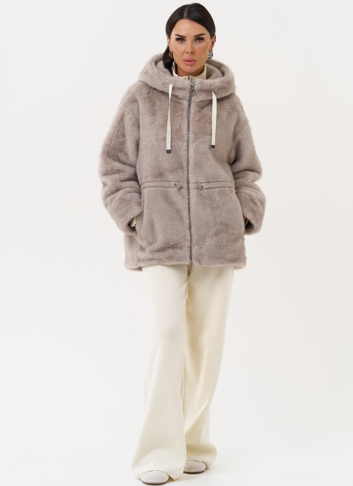 Женская куртка из эко меха с капюшоном