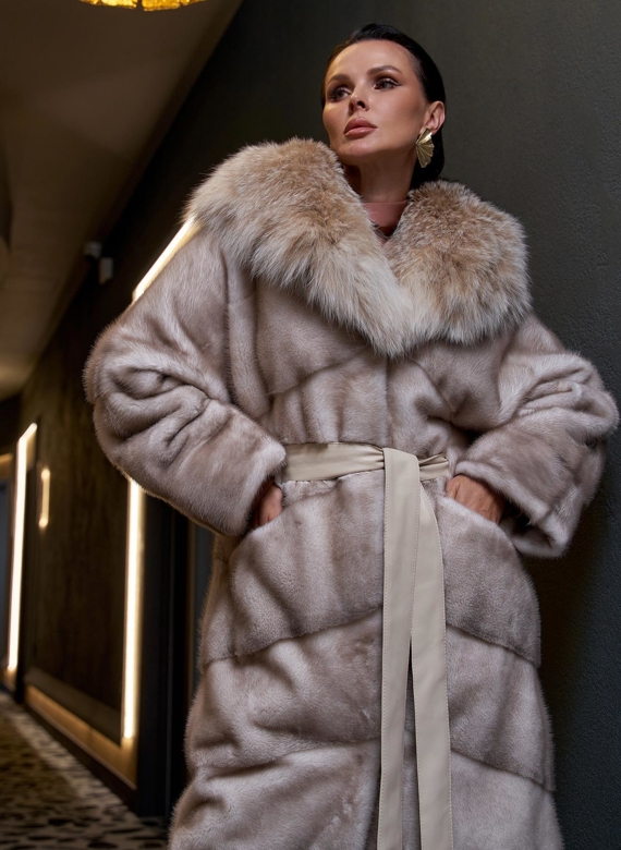 Женская норковая шуба с капюшоном из рыси