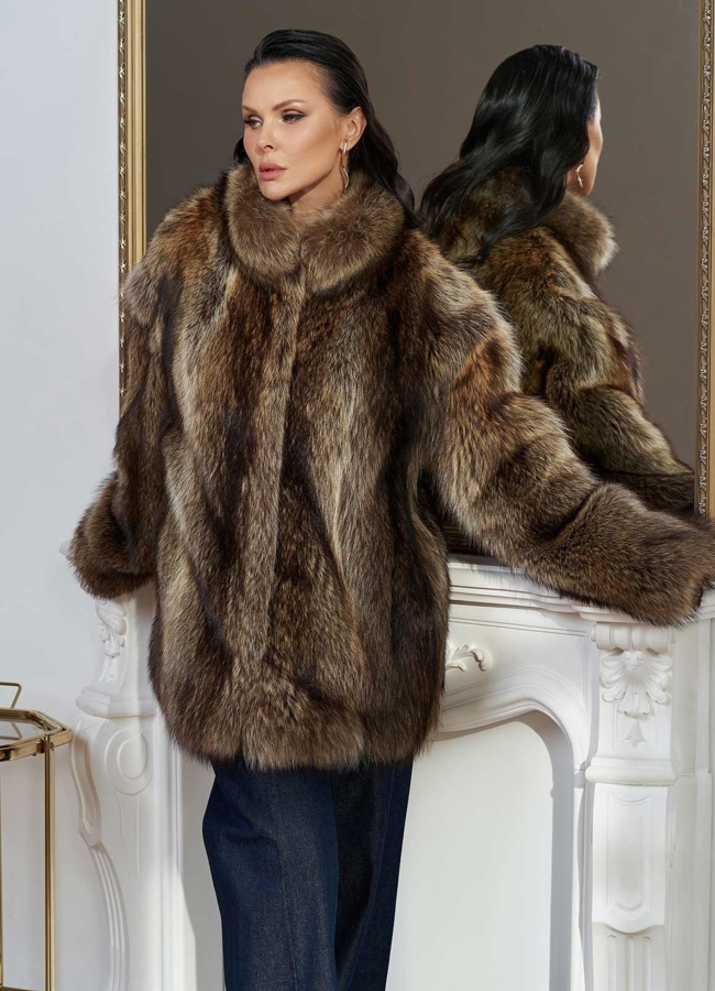 Шуба из меха канадского енота модель № 28886 универмаг малина