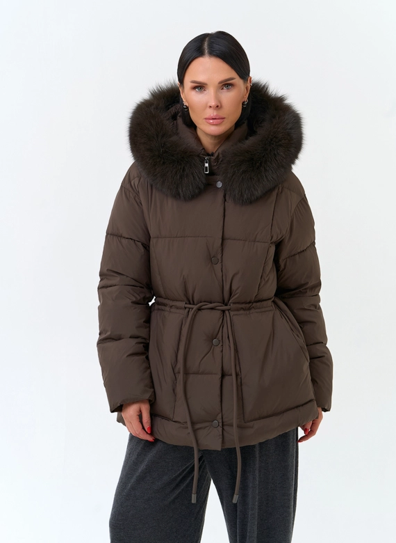 Женский пуховик с мехом песца на капюшоне фото