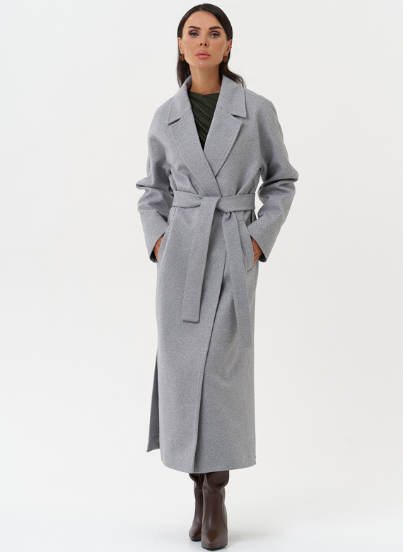 Женское пальто с английским воротником